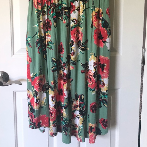 Flowery dress, size 2XL. Dress up or down! - Picture 7 of 7